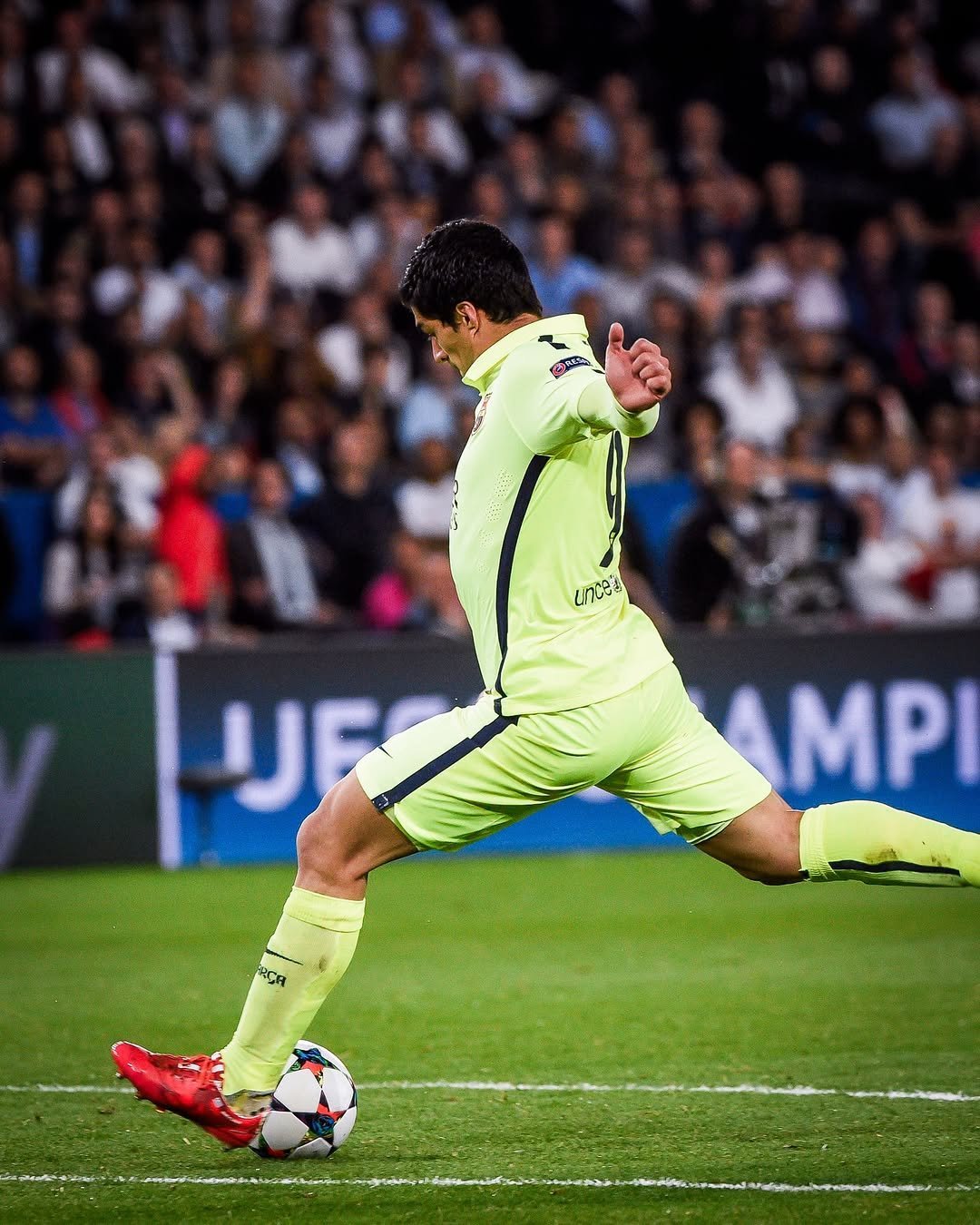 关于曼城横扫韩国，苏亚雷斯状态火热的信息