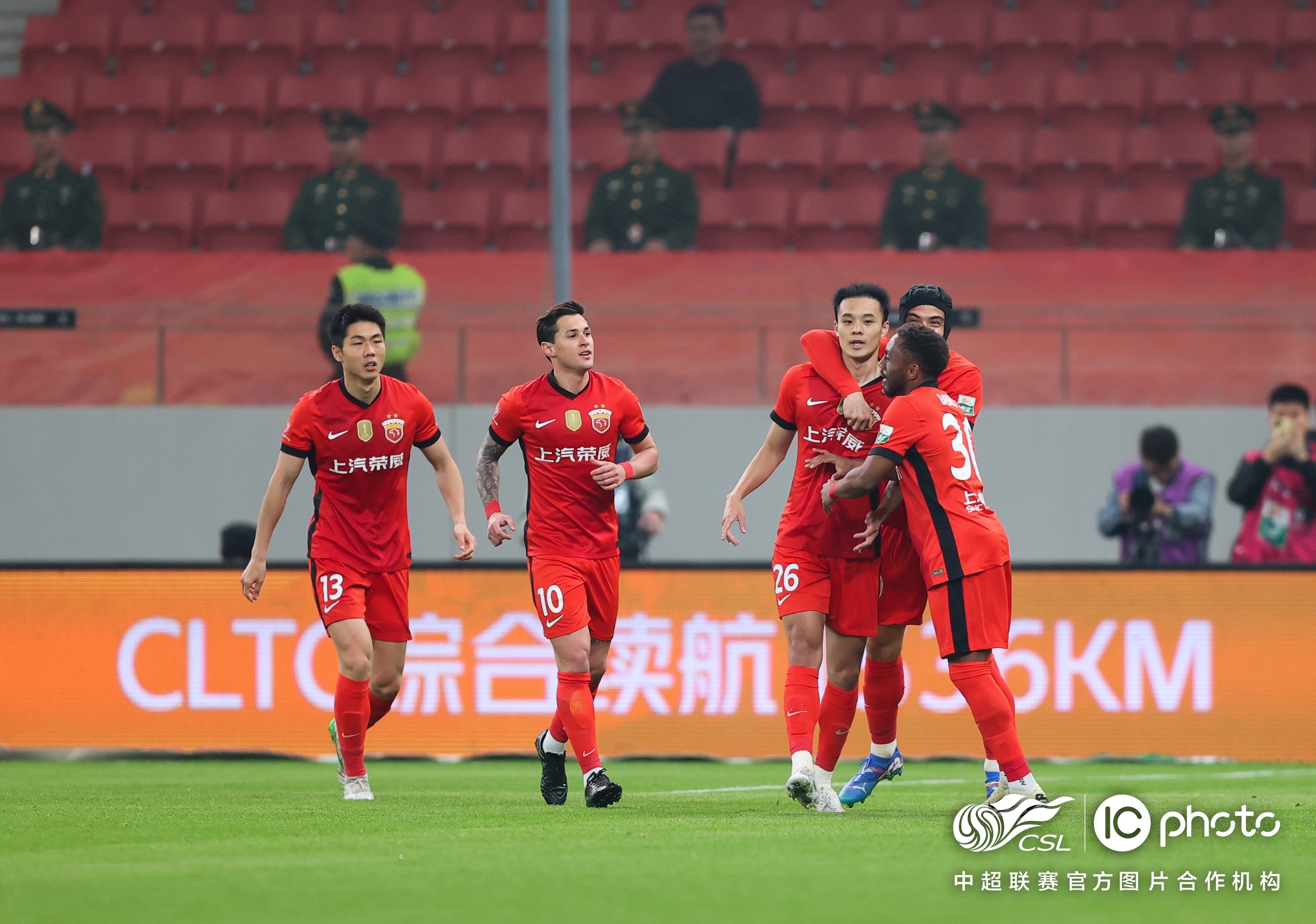 上海绿地申花客场突围，实力争冠展现无畏